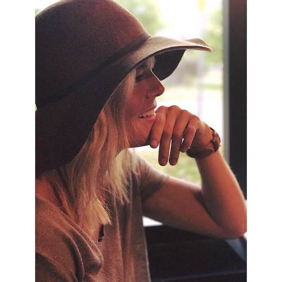 Meet your Posher, Carly - Picture 1 of 1